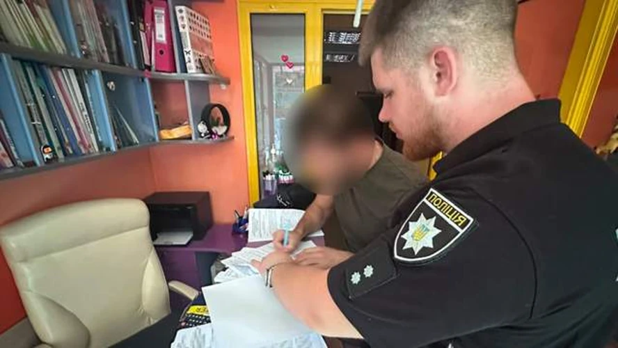 Підозра директору мовного центру у Хмельницькому: відомі цифри та періоди