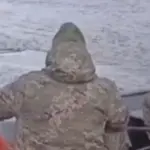 Скриншот із соцмереж із зображенням двох українських прикордонників, затриманих молдовською стороною